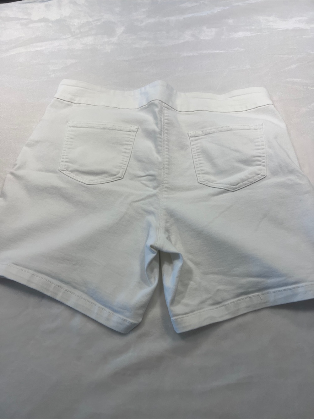 Liz Claiborne White Pull-On Bermuda Shorts - Picture 3 of 3